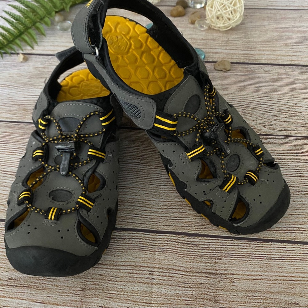 khombu Sandals Boys Jr Size 3